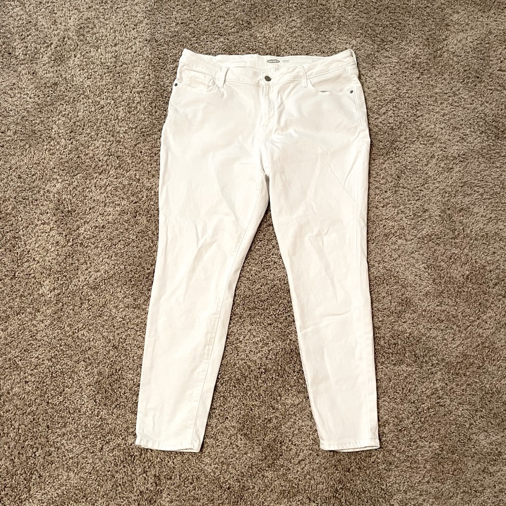 White pants from Old Navy. Size 14 short.